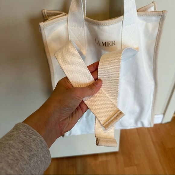 La Mer Gift Set - face roller, tote bag, teal cosmetics pouch, shopping tote - Picture 7 of 7